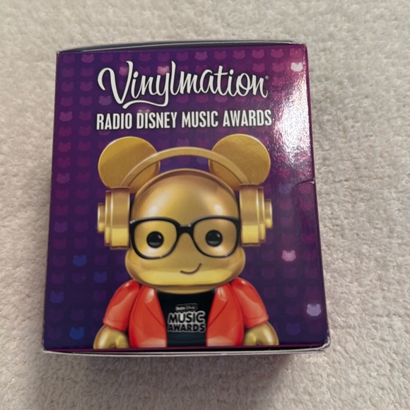 Disney Vinylmation Radio Disney Music Awards Gold DJ 2016 NIB - Picture 1 of 4